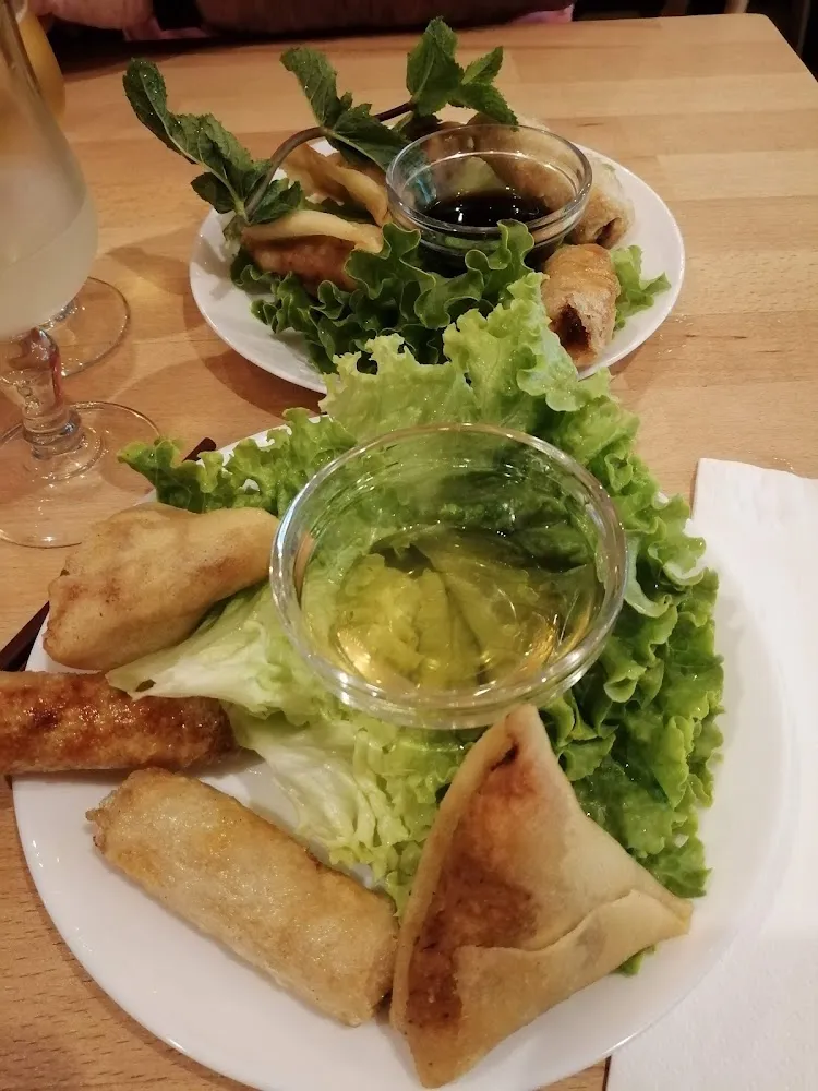 Nems Aux Crevettes Avec Salade